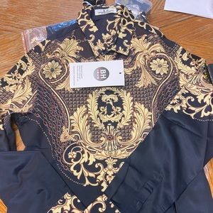 Mens bahaogongguan shirt. Mens small long sleeve retro gold printed.